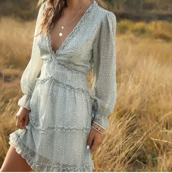 ⭐️Brand new Womens Midi Chiffon V neck Dress- Size Medium⭐️ - Picture 3 of 4